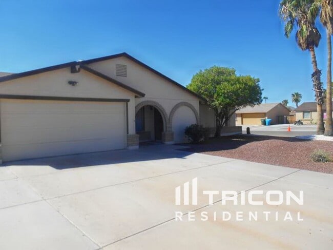 3701 E Greenway Ln in Phoenix, AZ - Building Photo - Building Photo