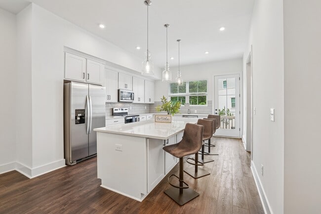 Henley Avondale in Avondale Estates, GA - Foto de edificio - Building Photo