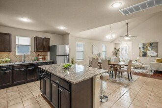306 Nueces River Trail in Hutto, TX - Building Photo - Building Photo
