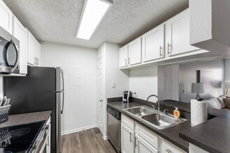 10263 Whispering Forest Dr, Unit 611 in Jacksonville, FL - Building Photo - Building Photo