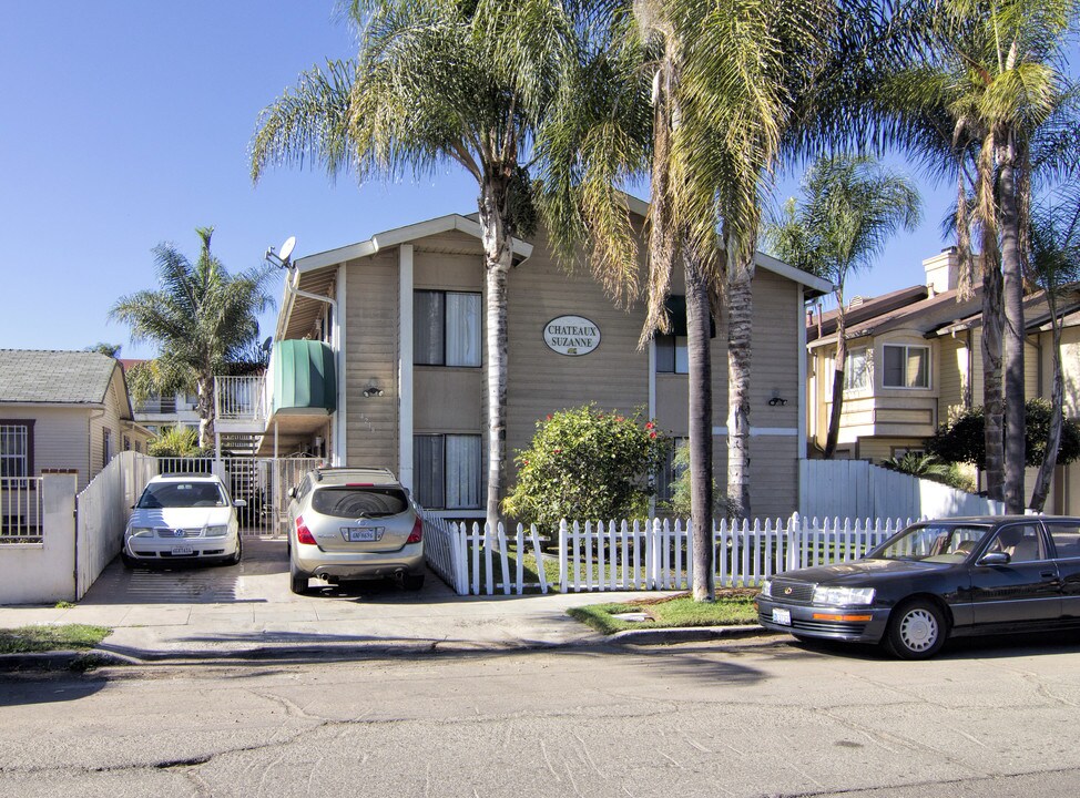 Chateaux Suzanne in San Diego, CA - Foto de edificio