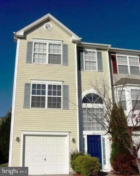 401 Donelson Loop in Stafford, VA - Foto de edificio