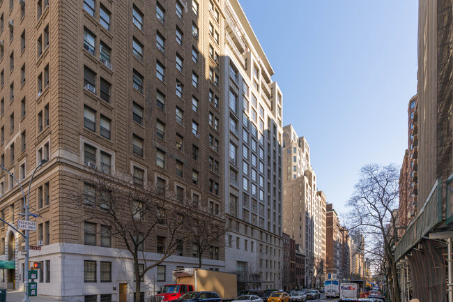 107 E 79th St in New York, NY - Foto de edificio - Building Photo