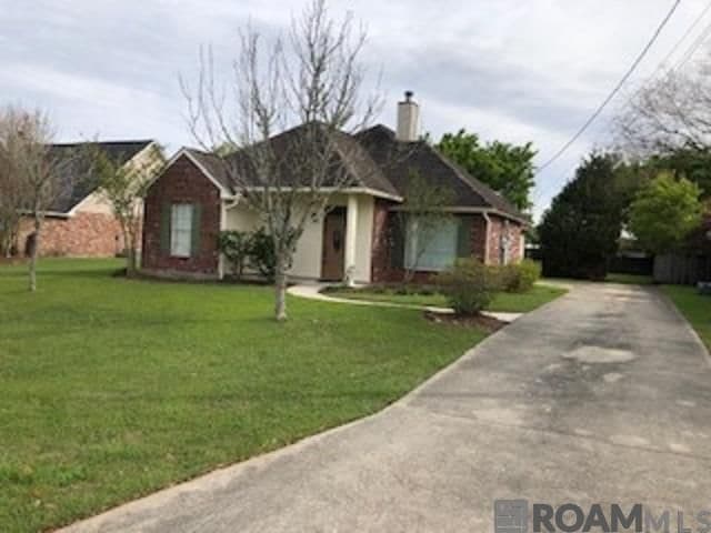 38159 Willow Lake E Ave in Prairieville, LA - Foto de edificio - Building Photo