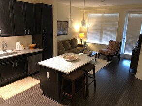 5725 Carnegie Blvd in Charlotte, NC - Building Photo - Building Photo