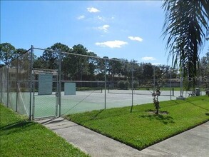 234 115th Ave N in St. Petersburg, FL - Foto de edificio - Building Photo