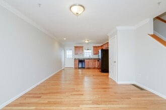 7 Merrimac Way in Tyngsboro, MA - Building Photo - Building Photo