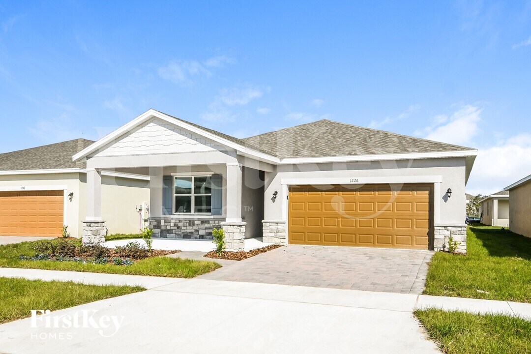 1226 Ponca Rd in Kissimmee, FL - Building Photo