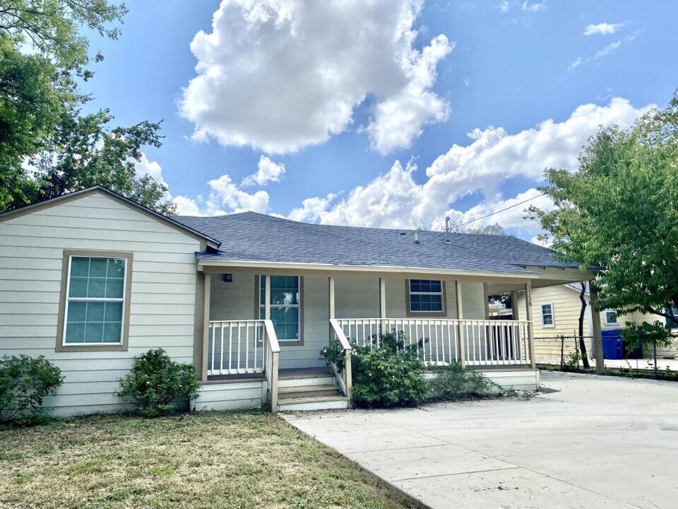 1138 Santa Anna St in San Antonio, TX - Building Photo