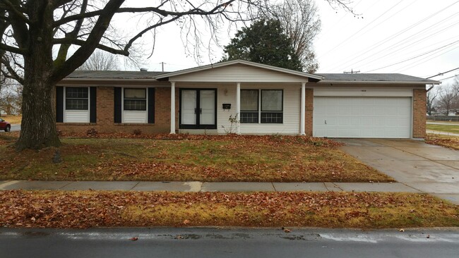 property at 1605 Loveland Dr