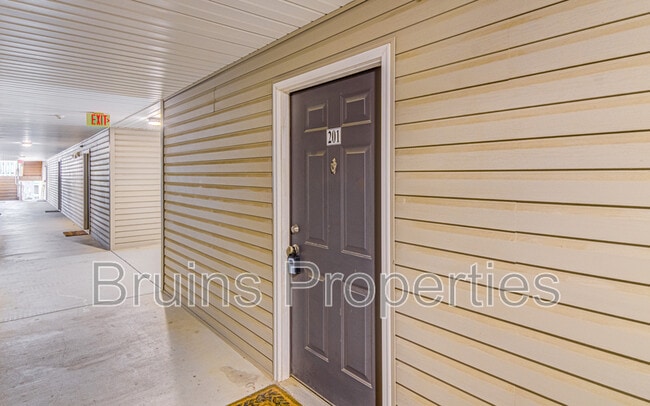 7104 W Friendly Ave in Greensboro, NC - Building Photo - Building Photo