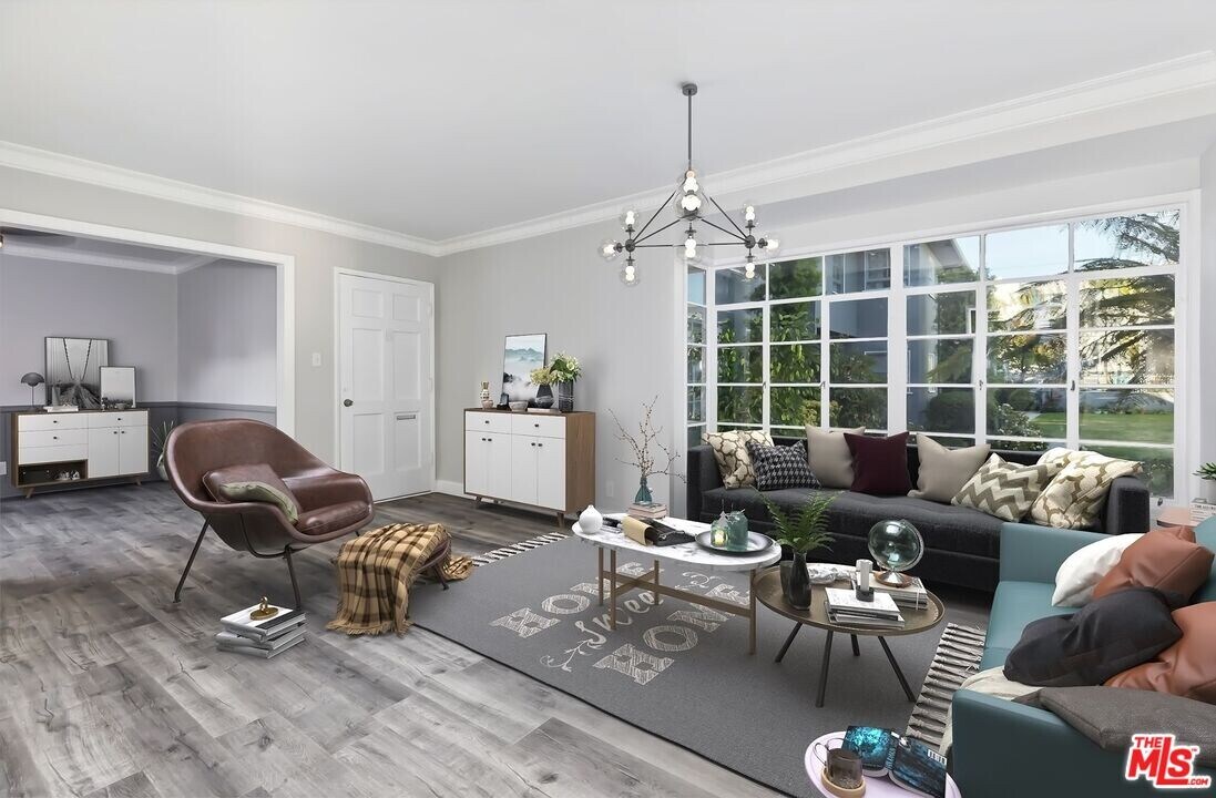 5018 Clinton St in Los Angeles, CA - Building Photo