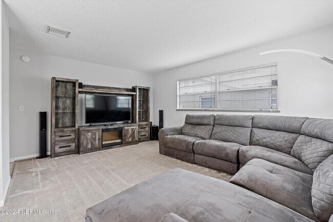 6263 Toyota Dr in Jacksonville, FL - Building Photo - Building Photo