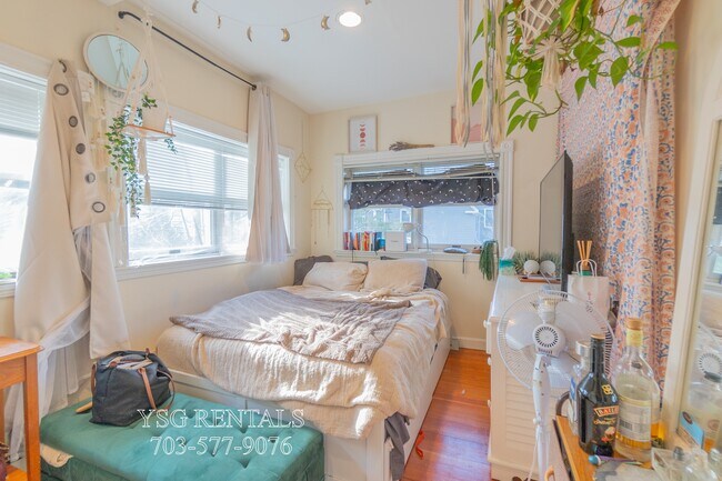 193 Cypress St, Unit #2 in Brookline, MA - Building Photo - Building Photo