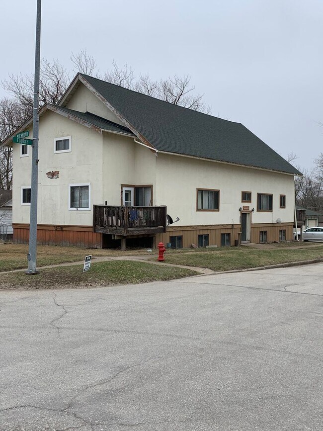 601 4th St in Rockwell City, IA - Building Photo - Building Photo