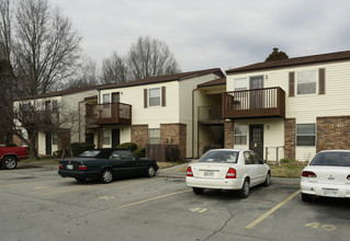 Meadowood Apartments in Alcoa, TN - Building Photo - Building Photo