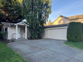 817 215th Pl SW in Lynnwood, WA - Building Photo