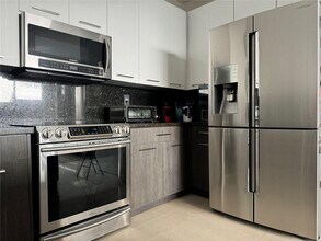 8162 NW 114th Pl in Doral, FL - Building Photo - Building Photo