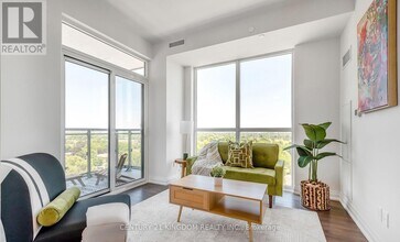 10 Meadowglen Pl in Toronto, ON - Building Photo - Building Photo