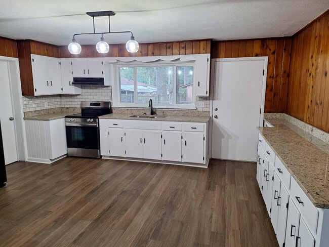 203 Naomi Dr in Dothan, AL - Building Photo - Building Photo