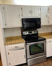 103 Amberly Dr in Englishtown, NJ - Building Photo - Building Photo