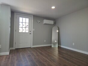 1120 Rigsby Ave, Unit 2 in San Antonio, TX - Building Photo - Building Photo