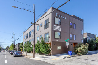 Tabor Burnside Apartments in Portland, OR - Building Photo - Building Photo