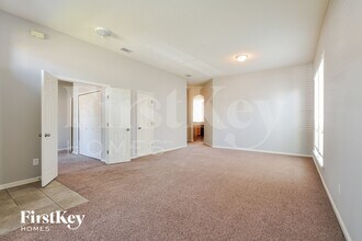 9176 Prosperity Lake Dr in Jacksonville, FL - Foto de edificio - Building Photo