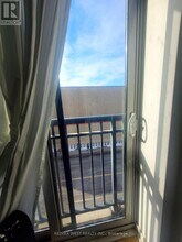 60 Heintzman St in Toronto, ON - Building Photo - Building Photo