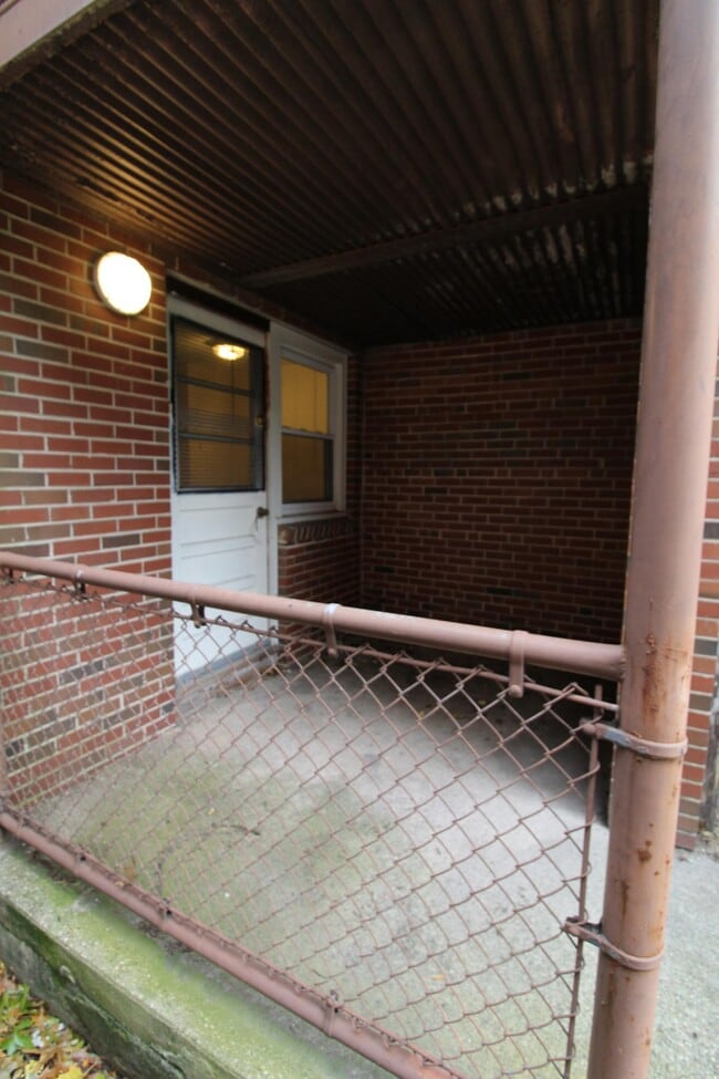 72 Orchard St, Unit #2 in East Hartford, CT - Foto de edificio - Building Photo