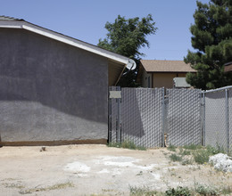 15444 Bear Valley Rd in Victorville, CA - Building Photo - Building Photo