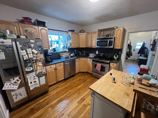 35 Cameron Ave in Somerville, MA - Building Photo - Building Photo