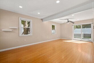 9 Stratford Rd in Natick, MA - Building Photo - Building Photo