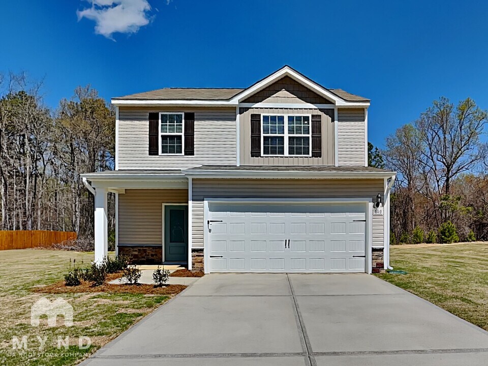 140 Warwick Dr in Angier, NC - Foto de edificio