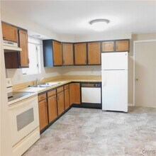 8525 Sextant Dr in Baldwinsville, NY - Building Photo - Building Photo