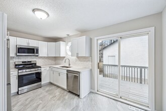 8801 Madison St NE in Blaine, MN - Building Photo - Building Photo