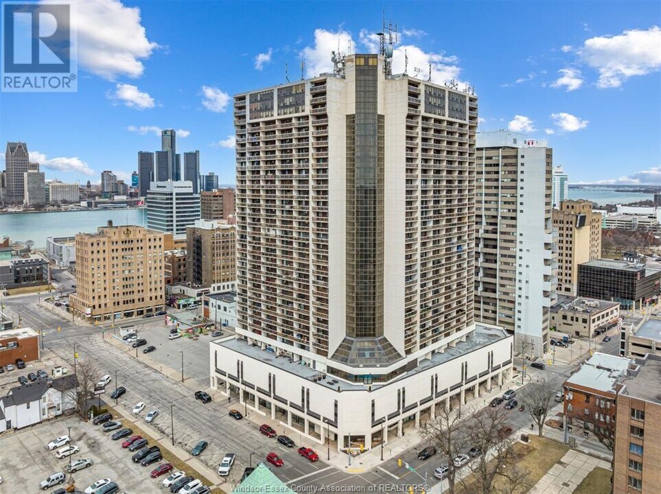 150 Park in Windsor, ON - Building Photo