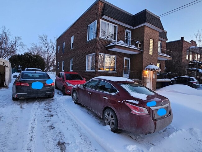property at 120 De L'hôtel-De-Ville Rue