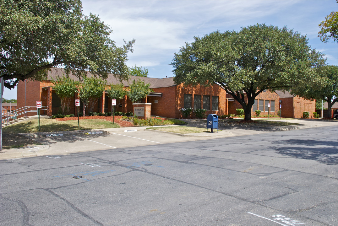 Butler Place Apartments in Fort Worth, TX - Building Photo