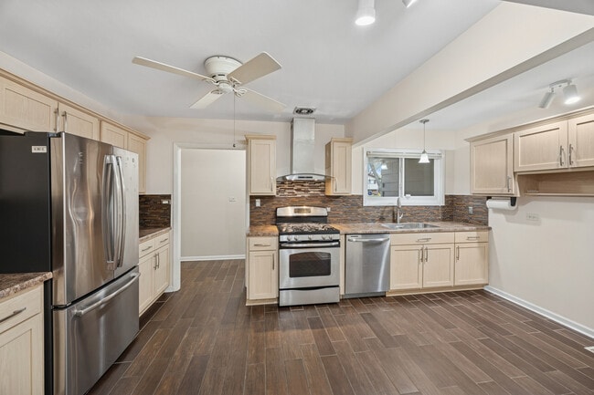 21W225 Coronet Rd in Lombard, IL - Building Photo - Building Photo