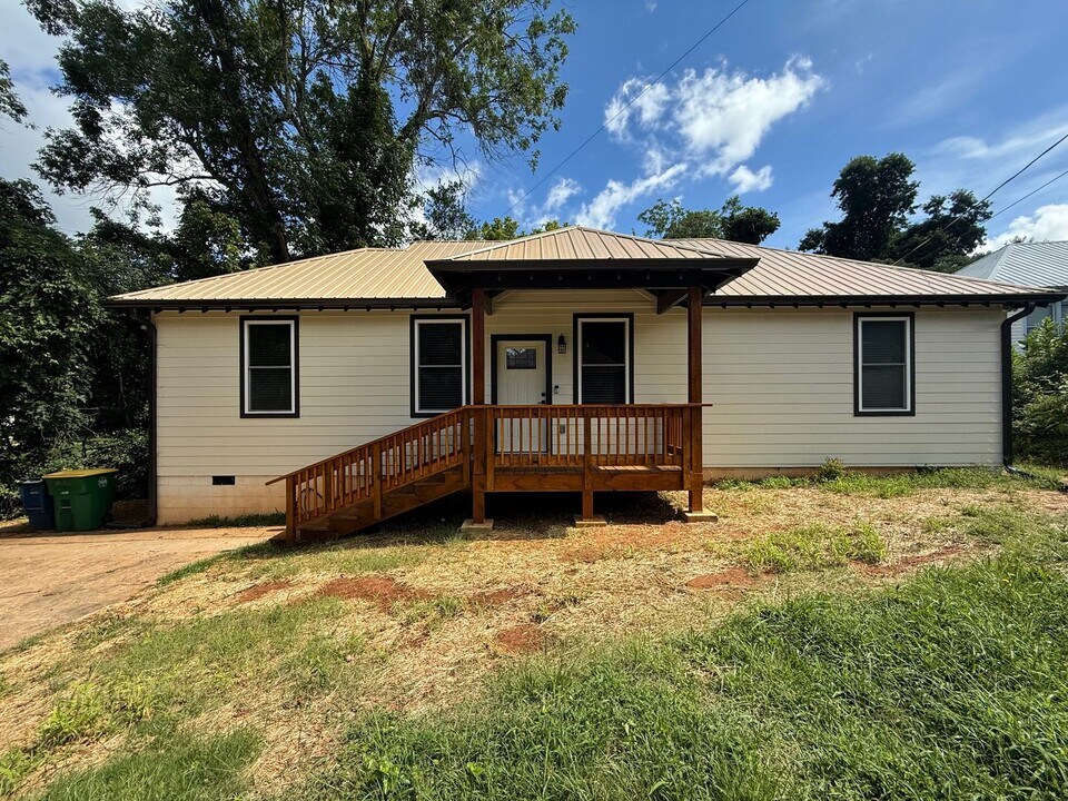 1253 E Broad St in Athens, GA - Building Photo