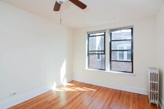 2737 N Spaulding Ave in Chicago, IL - Building Photo - Building Photo