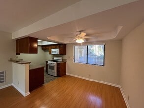 430 S Niagara St in Burbank, CA - Foto de edificio - Building Photo