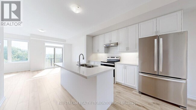 17 Rattenbury Rd in Vaughan, ON - Building Photo - Building Photo