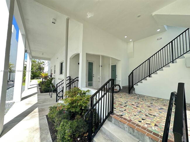 1560 Euclid Ave in Miami Beach, FL - Building Photo - Building Photo