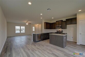 302 Mossycup Dr in San Marcos, TX - Building Photo - Building Photo