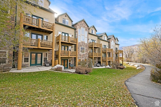 property at 3521 N Fox Run Dr
