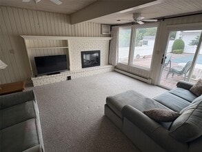 38 Bradish Ln in Bay Shore, NY - Building Photo - Building Photo