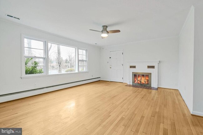 property at 7324 Braddock Rd