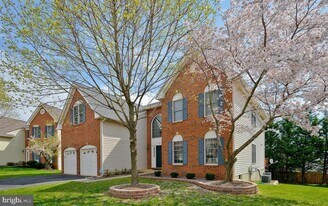 2821 Thistleberry Ct in Herndon, VA - Building Photo
